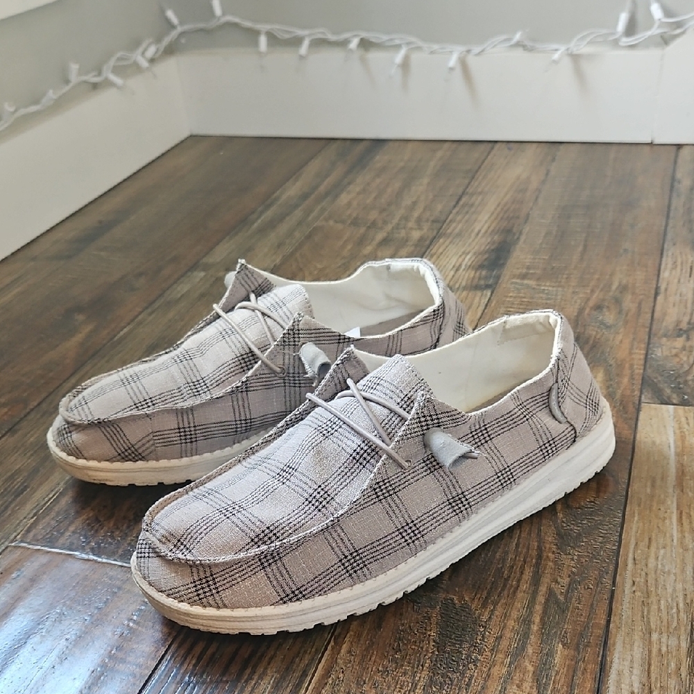 Hey Dude Women's‎ Plaid Flats in Gray and White
